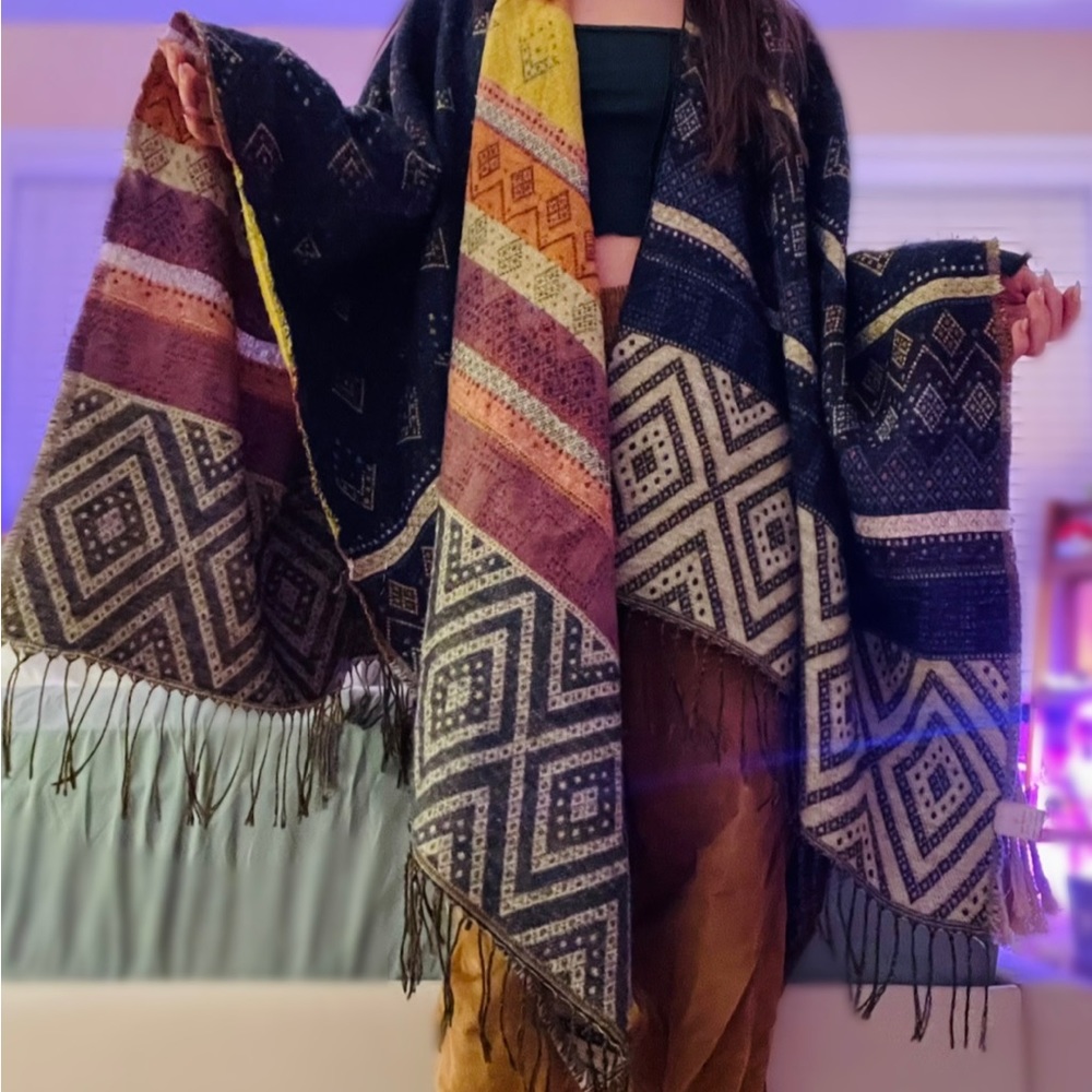 O/S women’s poncho/shawl